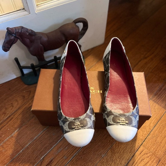 Coach flats 7.5 - Picture 3 of 4